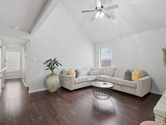 5th image of 4010 High Ridge Cir.