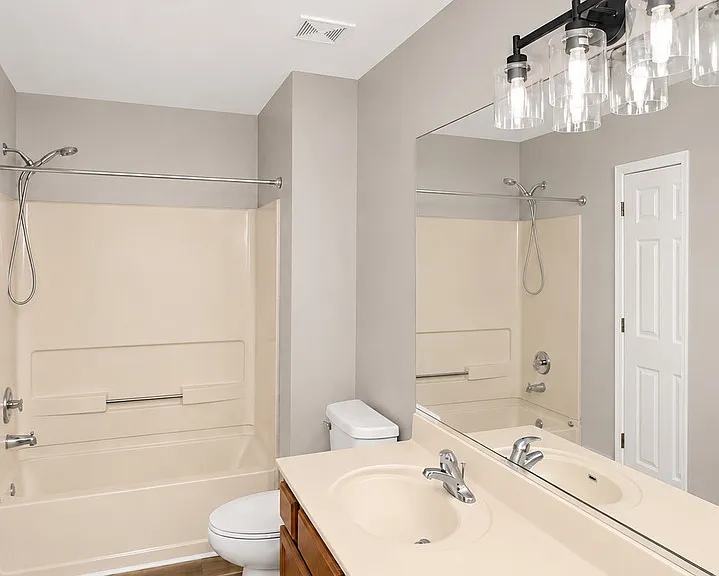 651 Lancaster Cir — Photo 31