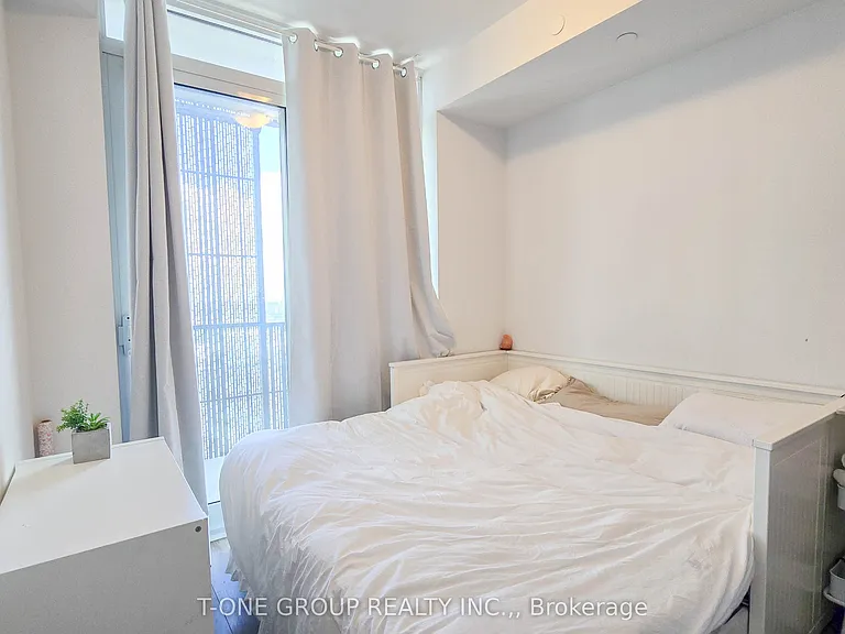 8 Eglinton Ave E #4208 — Photo 5
