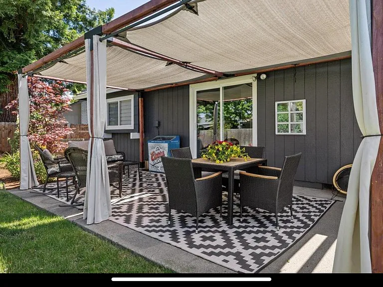 746 Hemlock Ct — Photo 23