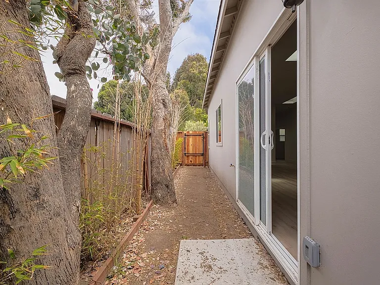 987 Harcourt Ave — Photo 24