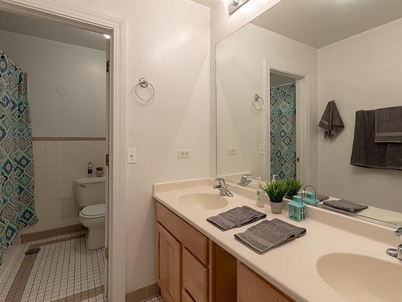 4th image of 25 E Delaware Pl #1sykhktrw