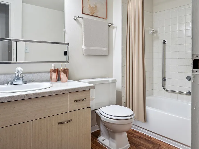 Lincoln Tower Apartments — Photo 5