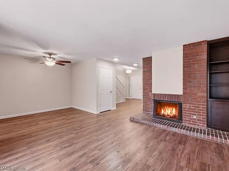 2410 Pickwick Dr — Photo 8