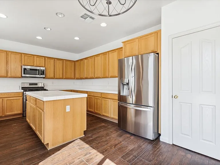 5409 Banfield Dr — Photo 12