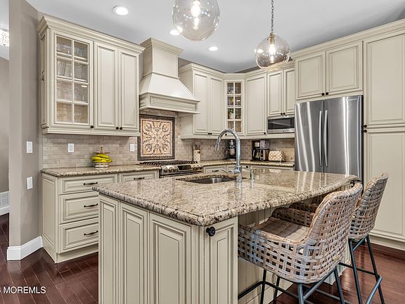 4th image of 135 Woodcliff Boulevard