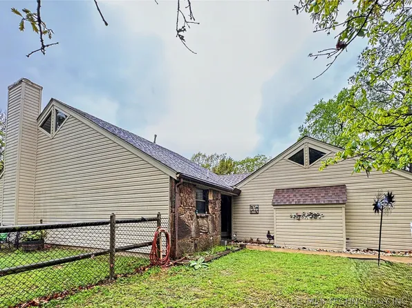 105 Summit Ridge Dr, Tahlequah, OK 74464