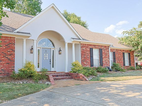 4th image of 200 Woodlands Green Dr