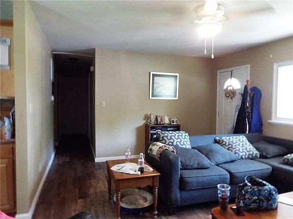 4th image of 105 Roger St