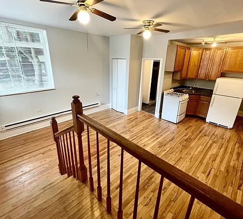 5th image of 3915 N Southport Ave APT Gn