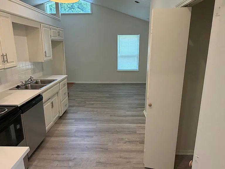 1841 N Seminole Ct — Photo 8