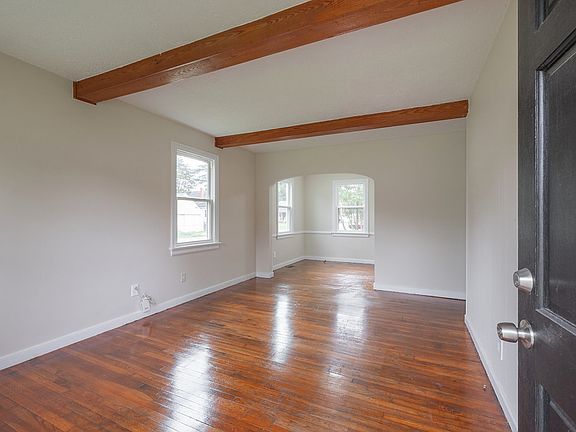 3rd image of 101 S Cedar Ave