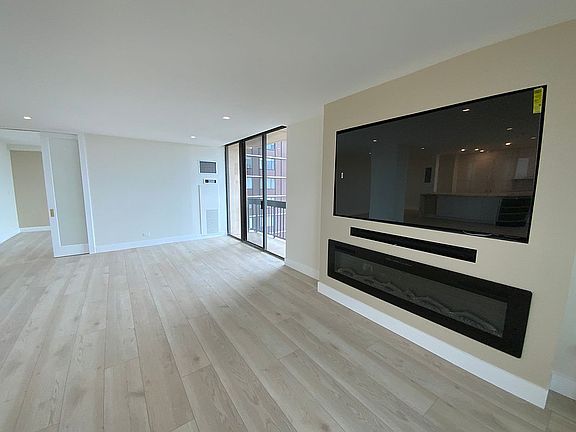3rd image of 269 Grand Central Pkwy #21W