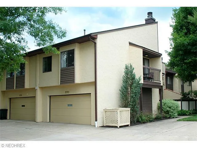 1090 Hampton Ridge Dr photo 1
