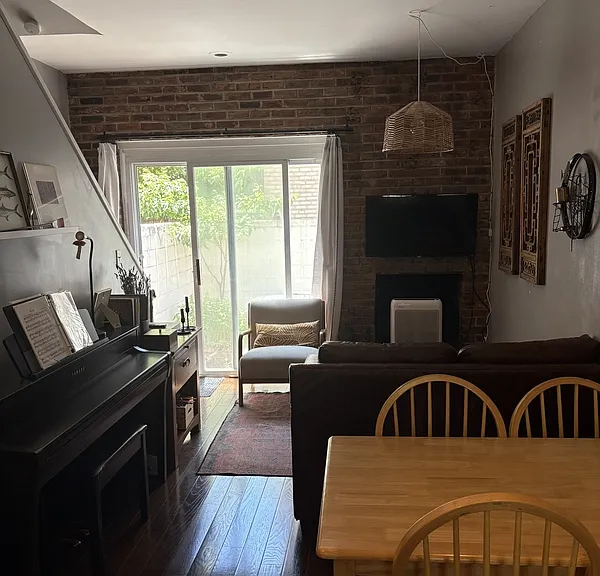 2144 Cherry St — Photo 2