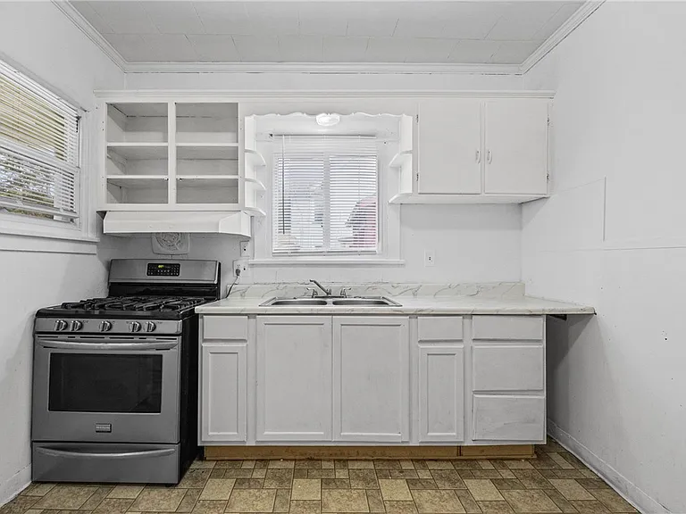 98 Ackerman St — Photo 12