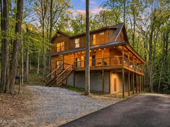3045 Jones Creek Ln, Sevierville, TN 37876