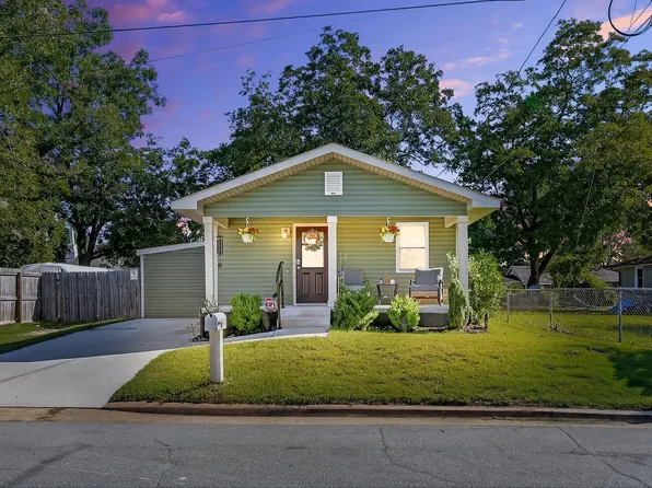 706 W Preston St, Selma, NC 27576