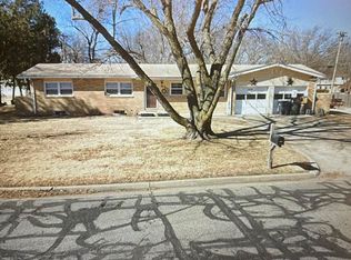 749 N Country Acres Ave, Wichita, KS 67212