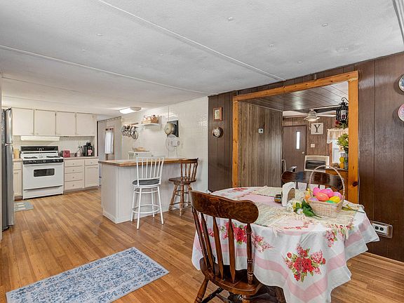 3rd image of 1946 E 555th Road
