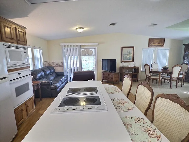 136 Pindo Palm St W — Photo 8