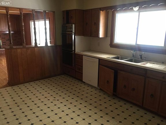 4th image of 2285 Blackthorn Dr