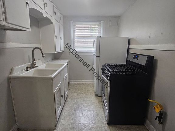 5th image of 2612 N Harrison St APT 5
