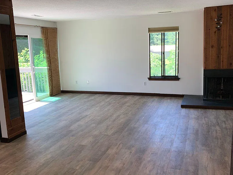 11 Greenbriar Dr — Photo 4