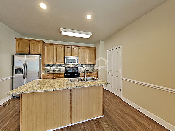 3rd image of 3126 Jenkins Dr