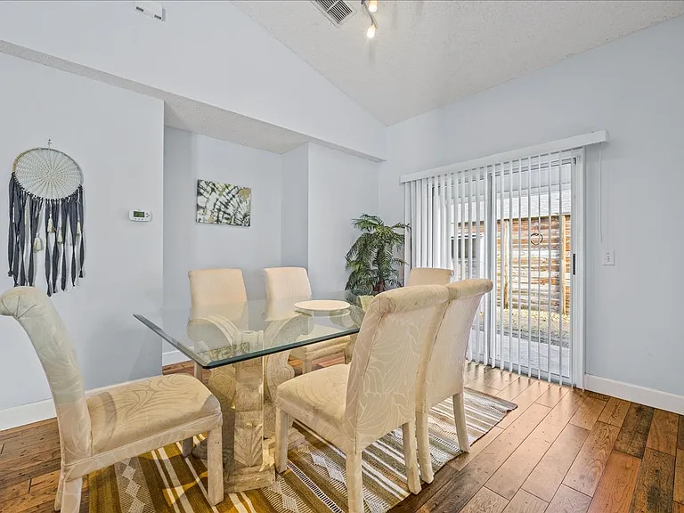 1073 Stocks St — Photo 12