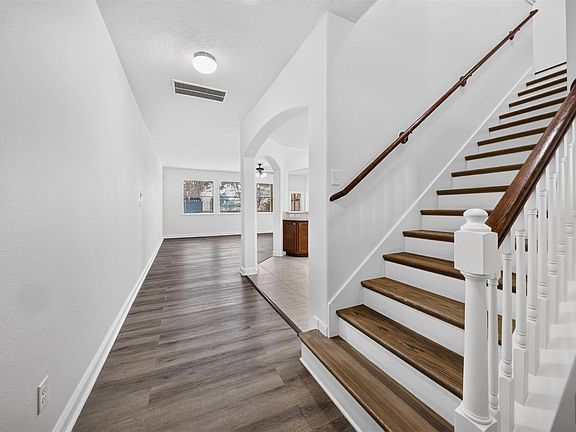 3rd image of 10510 Day Trail Ln