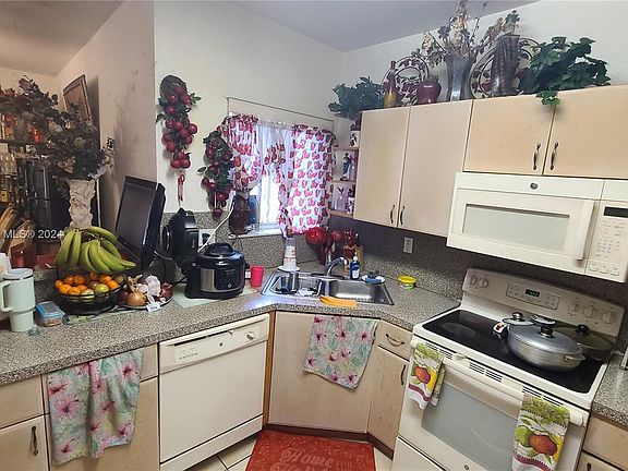 4th image of 626 SW 11th St
