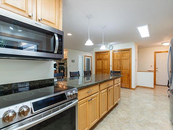 5th image of 11808 Maplewood Dr