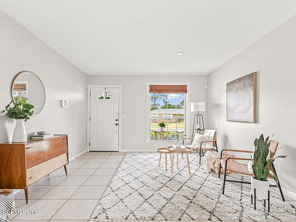 4th image of 568 SEASPRAY Avenue