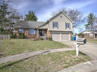 1225 W Pineview Ct, Decatur, IL 62526