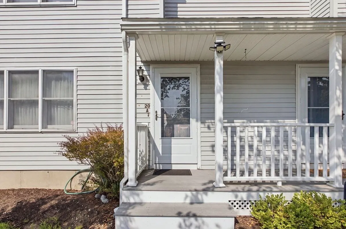 2 bed, 1.5 bath, 1228 sqft, $1,400 — Photo 1