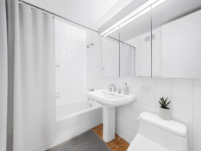 525 E 72nd St #18D — Photo 5