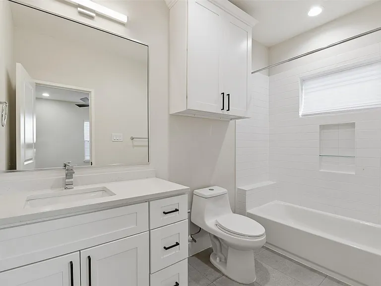 2204 Lou Ellen Ln — Photo 37