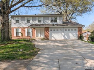 3 Silveroak Dr, Ballwin, MO 63021