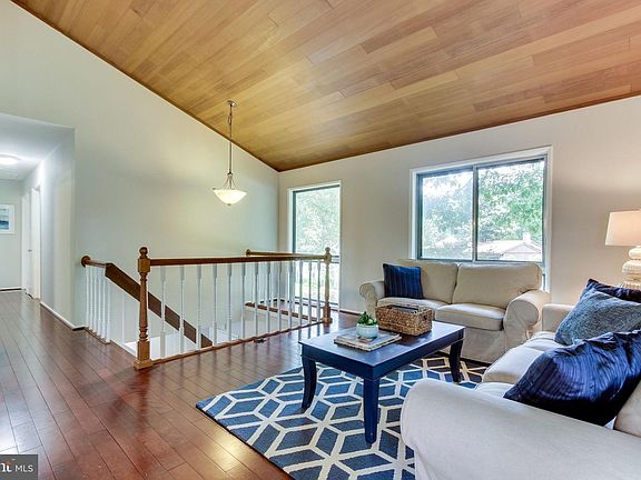 4th image of 4404 Newdale Dr