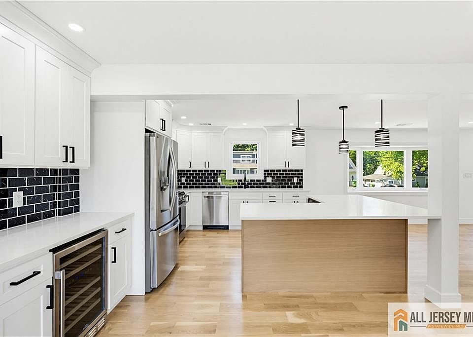 1st image of 48 Kendall Dr