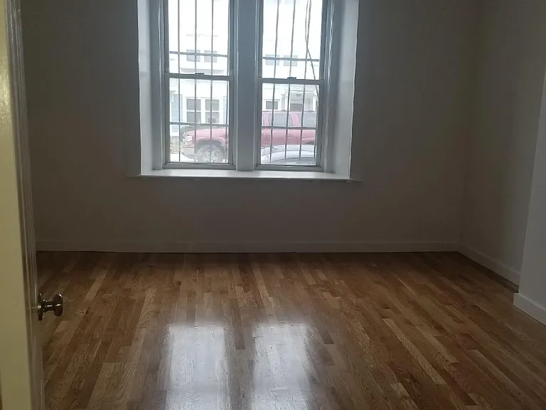 682 Parker St #1 — Photo 5