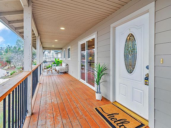 4th image of 3176 Edgewood Drive