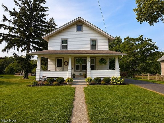 2nd image of 409 E Main St