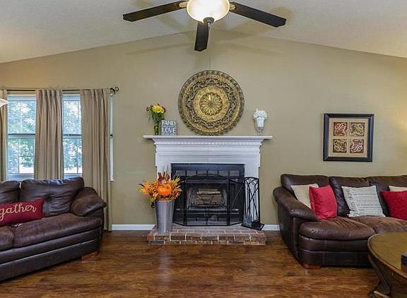 4th image of 2752 Sand Springs Dr