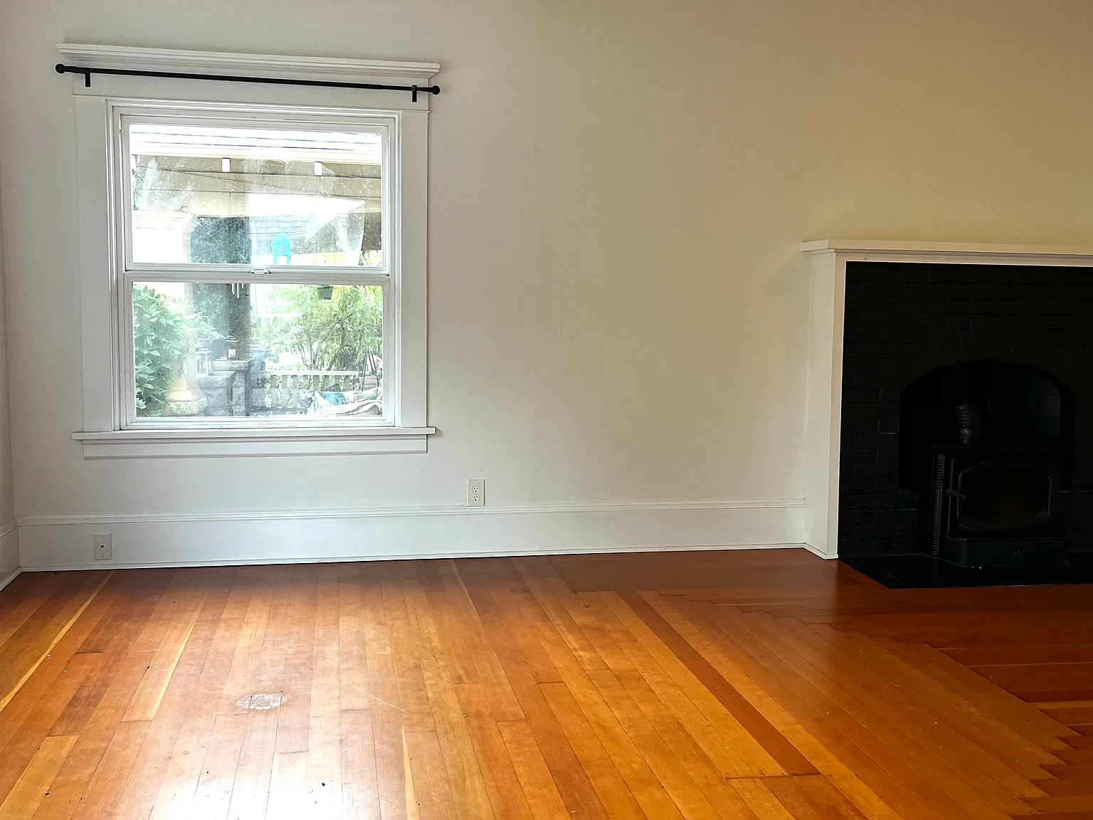 3 bed, 2400 sqft, $3,200 — Photo 3