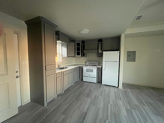 3rd image of 914 S Arroyo Blvd #44