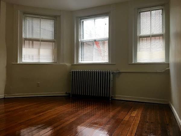 2nd image of 196 Commonwealth Ave