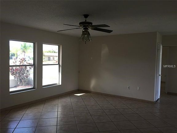 3rd image of 803 Southern Pine Ln