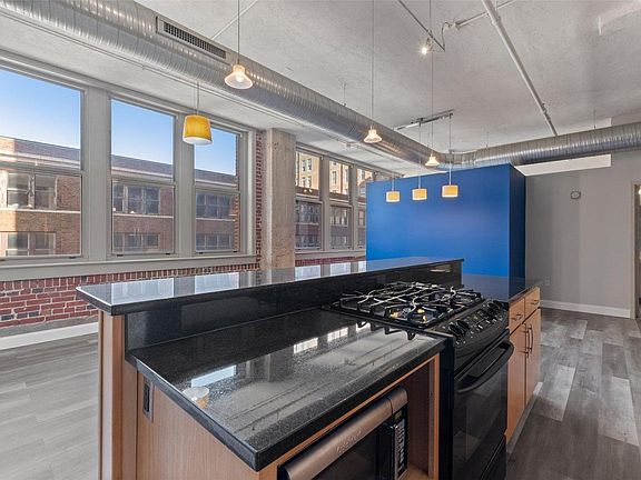 5th image of 1627 Locust St APT 302